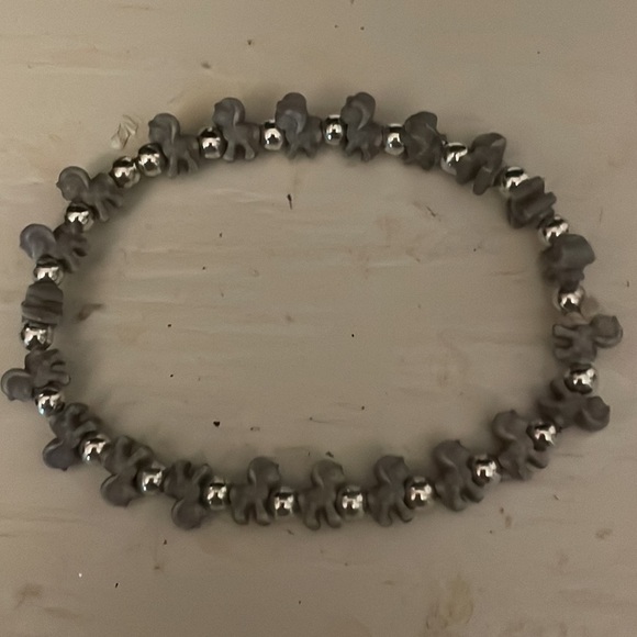 7” gray dog shape & silver beads stackable stretch bracelet with 42 beads - Picture 8 of 10